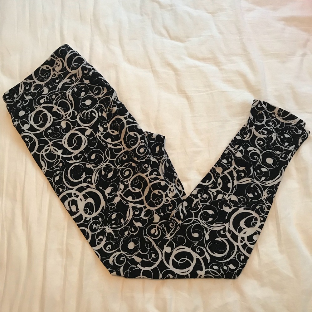 TC lularoe leggings - black and white